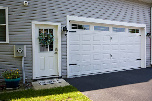24/7 Emergency Garage Door Panel Replacement experts in Thorndale, PA
